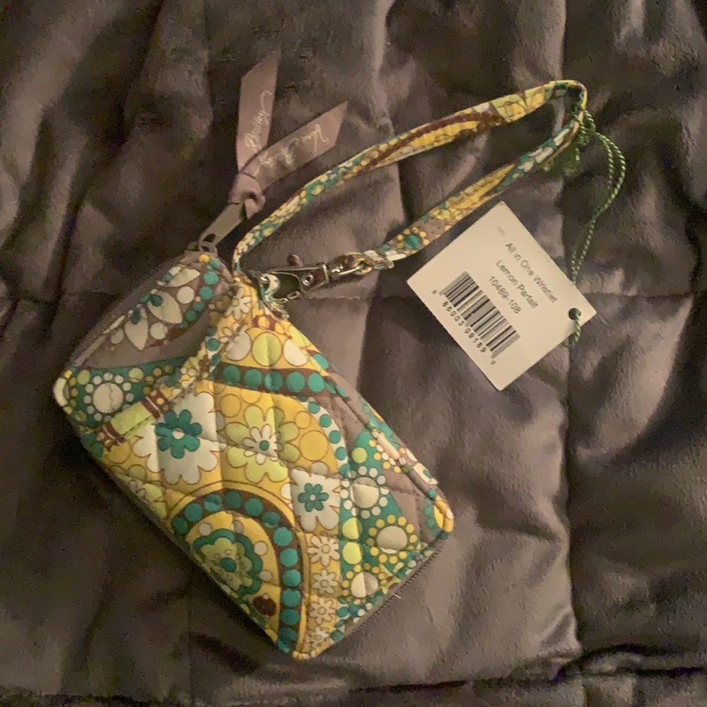 Vera Bradley all in one wristlet- lemon parfait